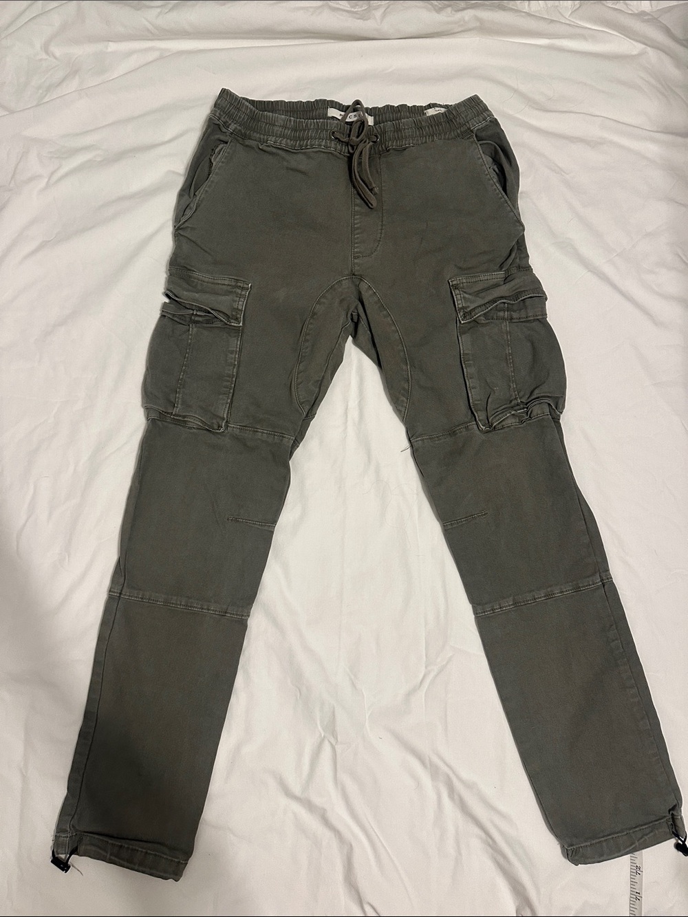 PacSun Men's Cargo Jogger Pants in Olive